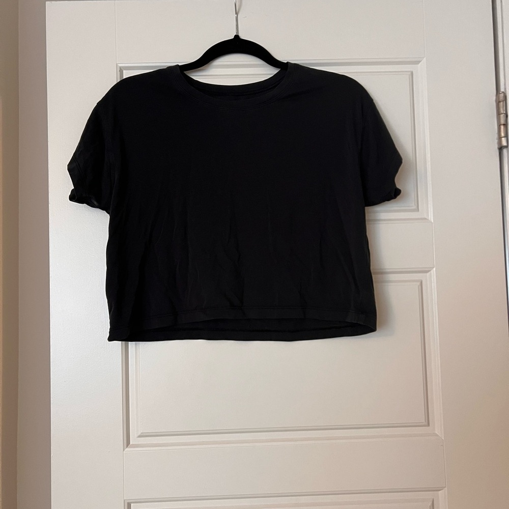 Lululemon black tee
